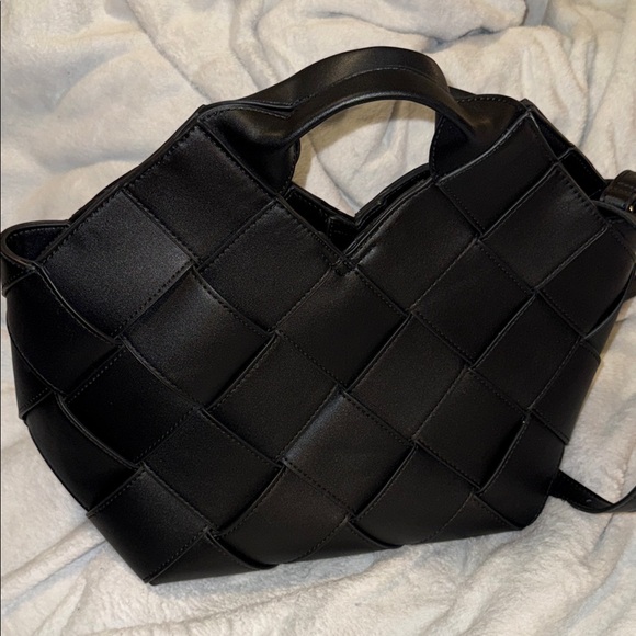 Urban Expressions Certified Vegan Chic Black Quilted hand/Shoulder Bag